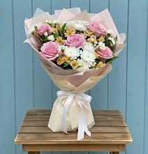 Букет цветов из:  Гвоздики, Орхидеи и Розы в Ульянино