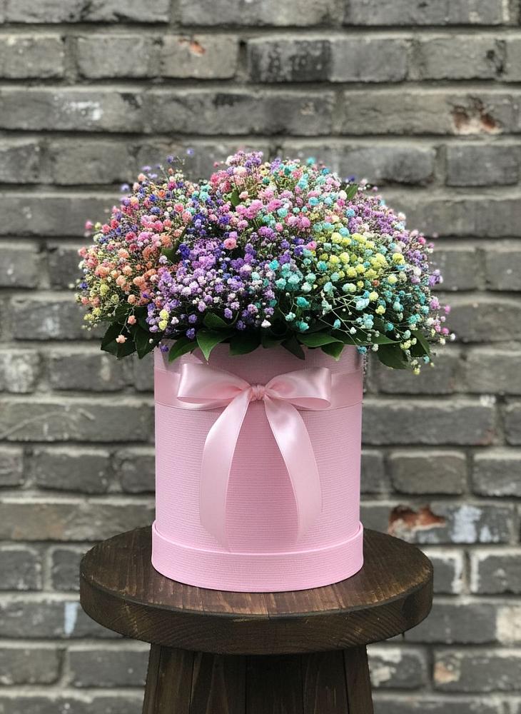 Цветочная композиция из Гипсофила и Розы в шляпной коробке в Ульянино