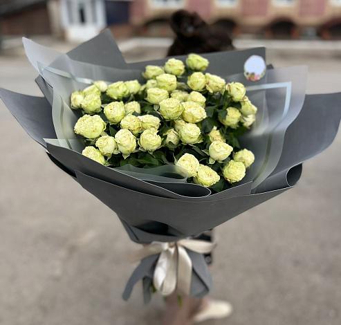 Букет Белые кустовые розы Солинеро в Ульянино