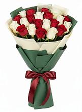 Букет Микс из красных и белых роз в Ульянино