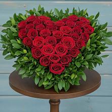 Цветочная композиция из Розы в виде сердца в Ульянино