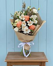 Букет цветов из:  Альстромерии, Лизиантусы, Розы и Хризантемы в Ульянино