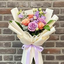 Букет цветов из:  Лизиантусы и Розы в Ульянино