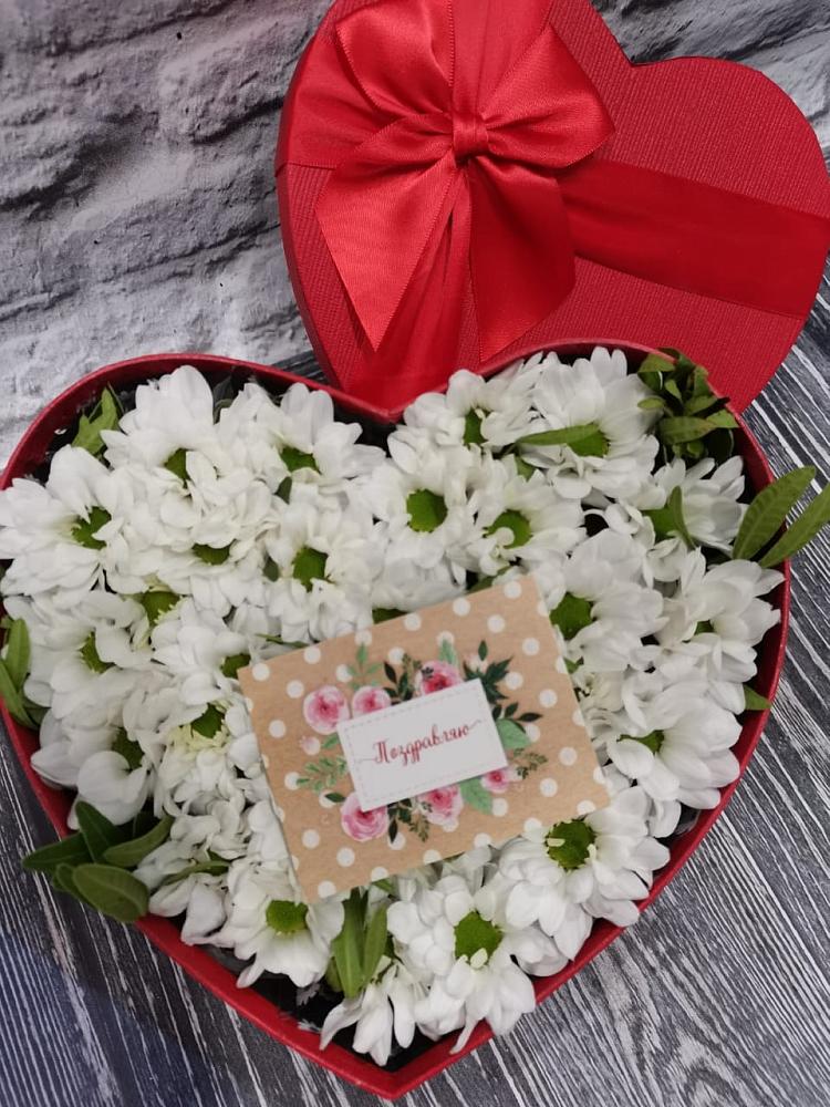 Цветочная композиция из Хризантемы в виде сердца в Ульянино