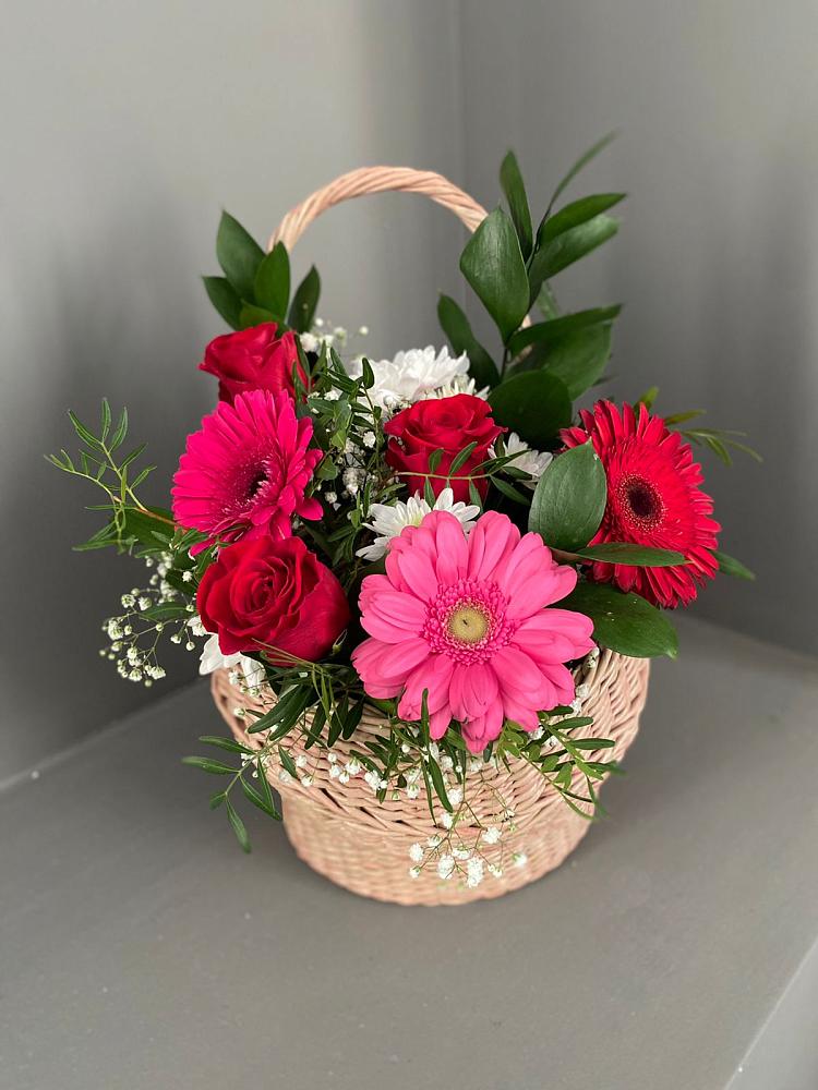Цветочная композиция из Розы, Хризантемы и Герберы в корзине в Ульянино