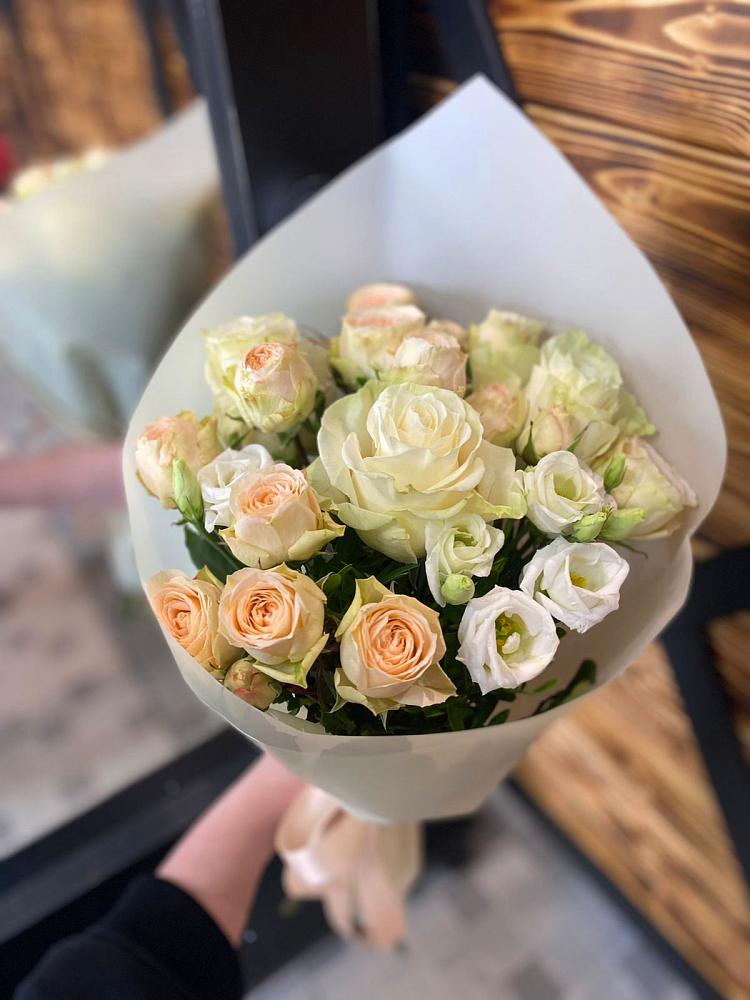 Букет цветов из: Розы и Лизиантусы в Ульянино