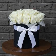 Цветочная композиция из Розы в шляпной коробке в Ульянино